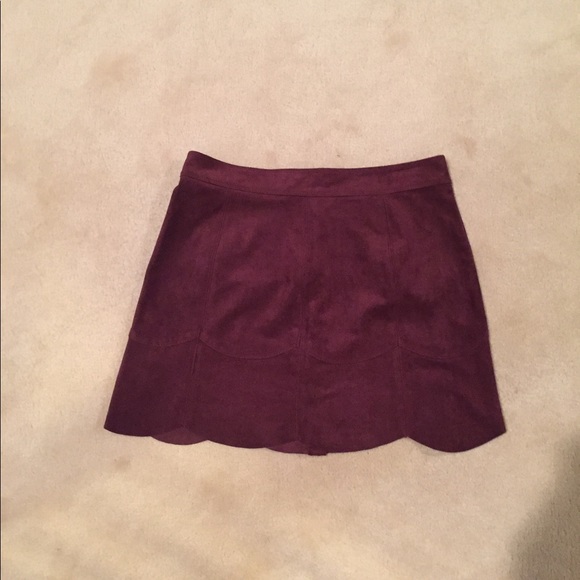 American Eagle- Suede deep mauve mini skirt - Picture 2 of 2